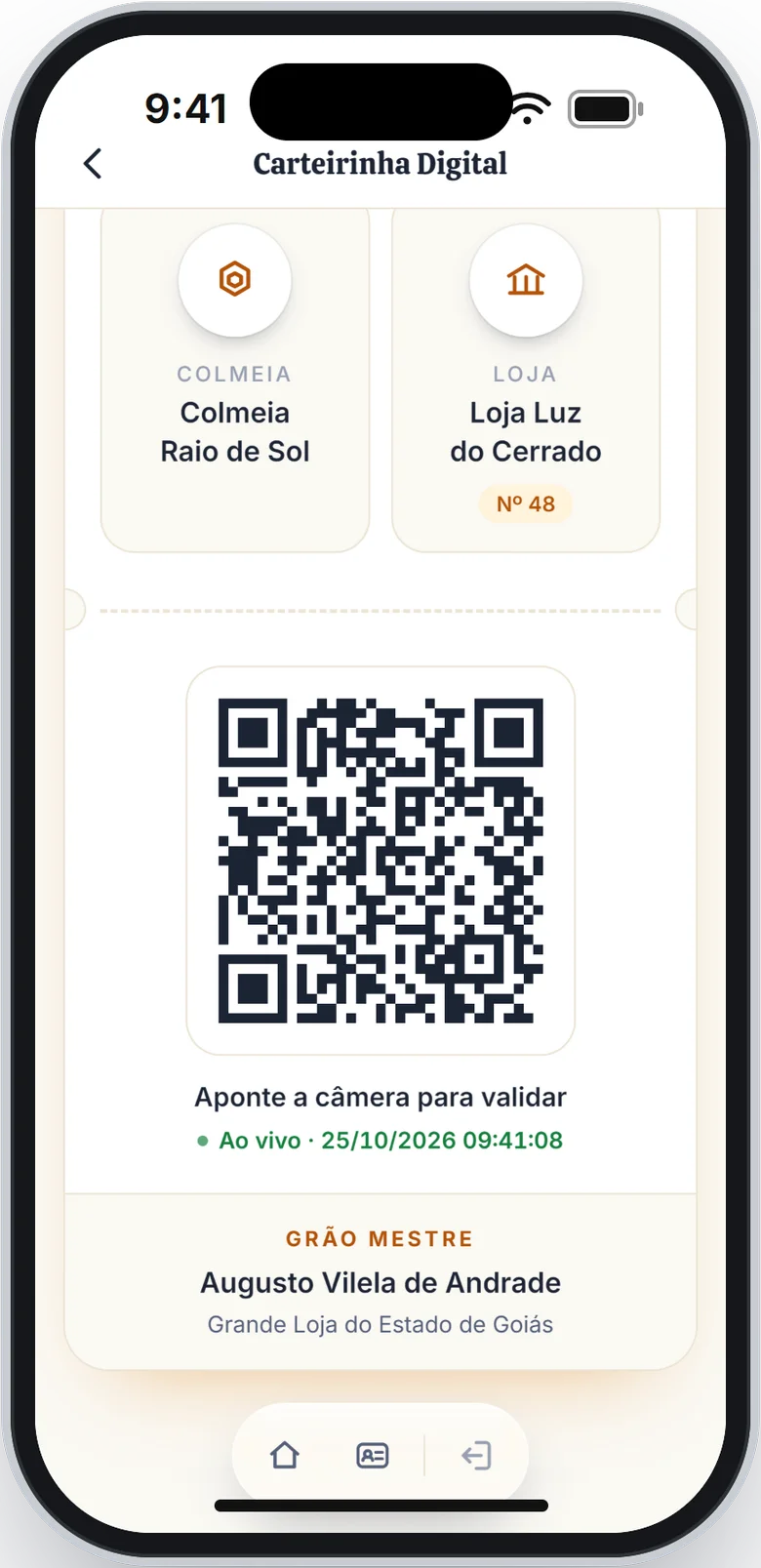 Parte de baixo da carteirinha com o QR Code, a linha Ao vivo com a hora e o Grão-Mestre